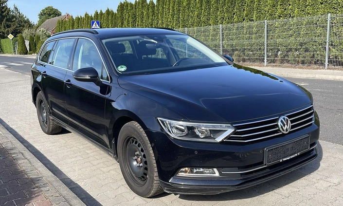 Volkswagen Passat cena 56500 przebieg: 92900, rok produkcji 2019 z Rakoniewice małe 277